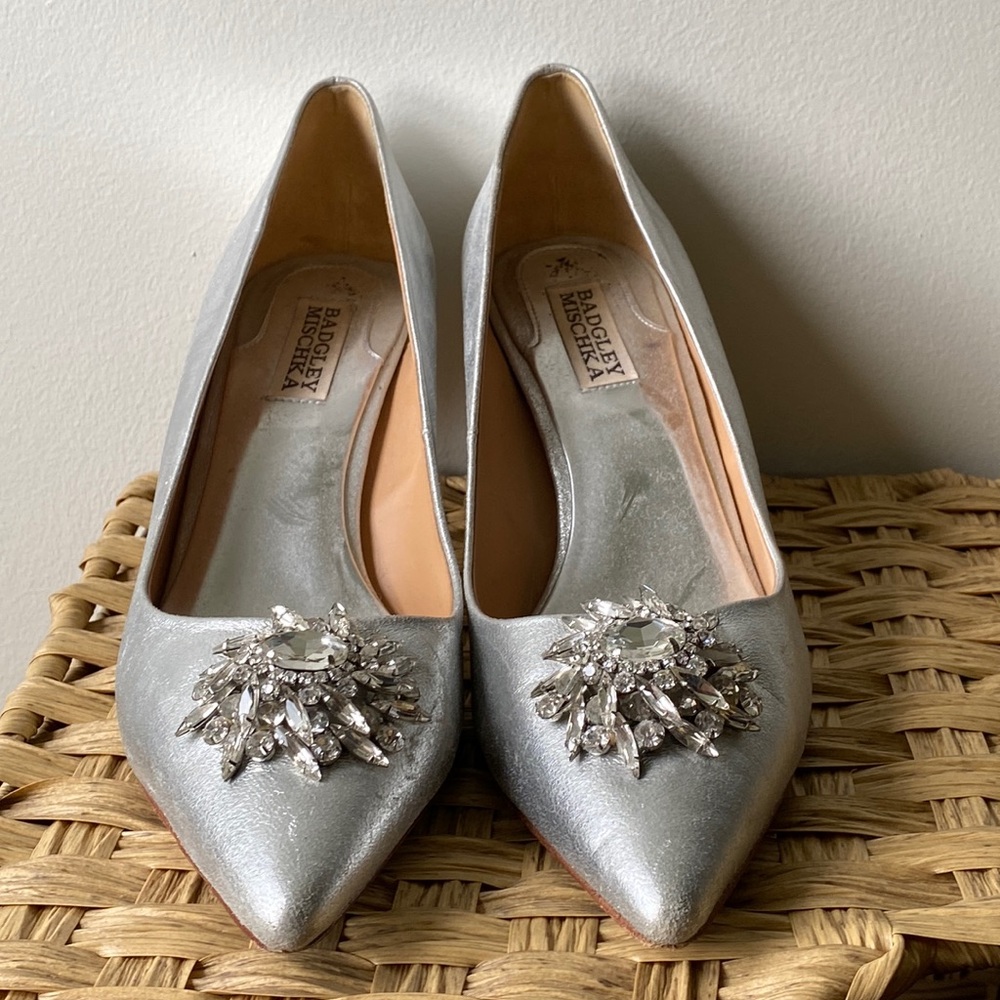 Bagdley Mischka Silver pointed shoes